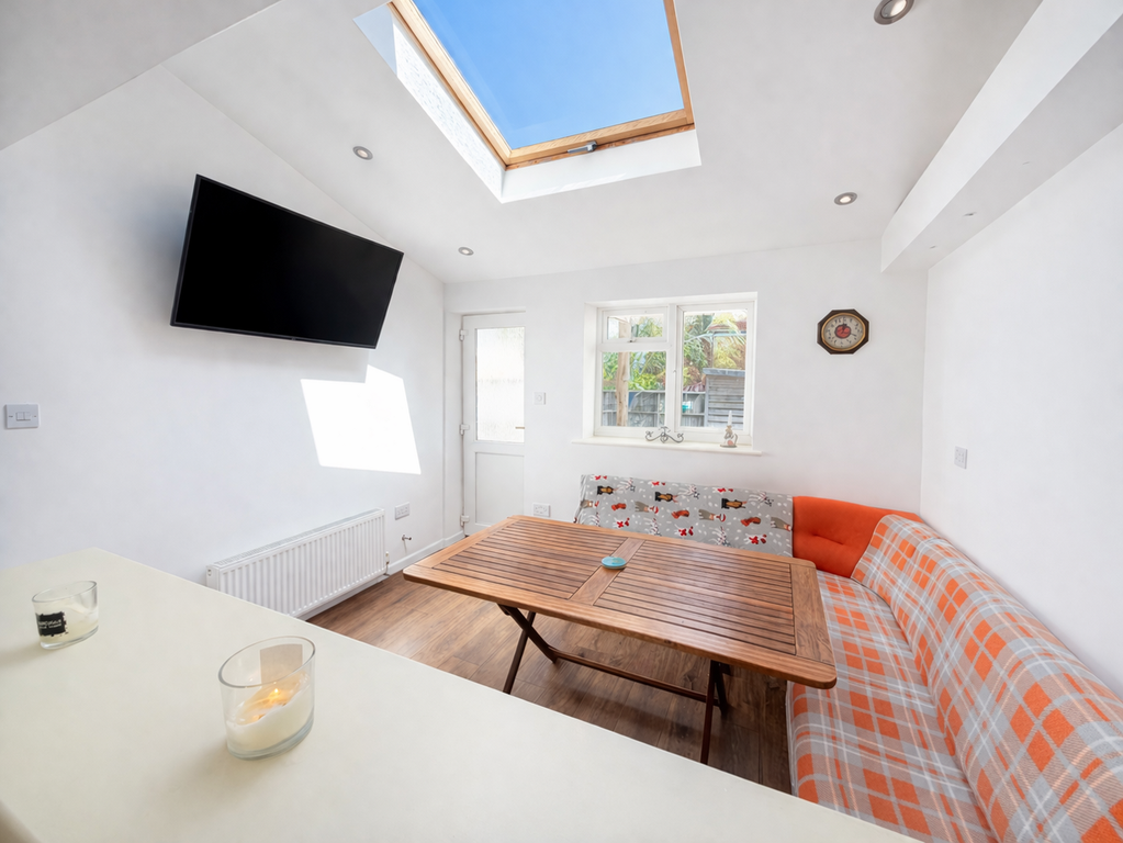 Property photo 2 of 11 Conservatory