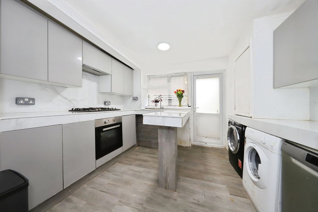 Property photo 3 of 17 Photo