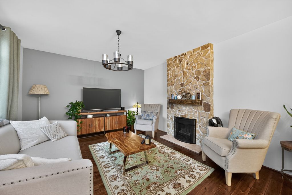 Property photo 3 of 21