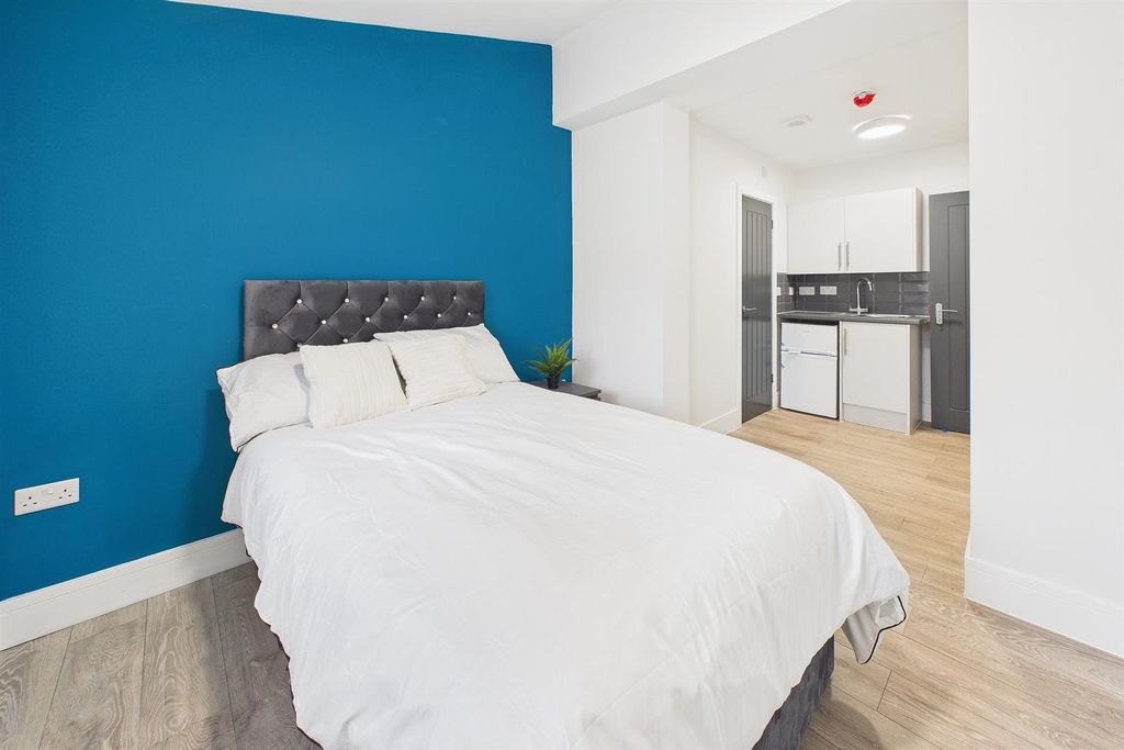 Property photo 2 of 5 Cam03736G0-Pr0214-Still006.Jpg