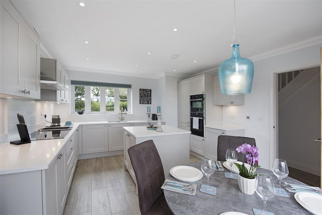 Property photo 3 of 39 White Beams Ph24.Jpg