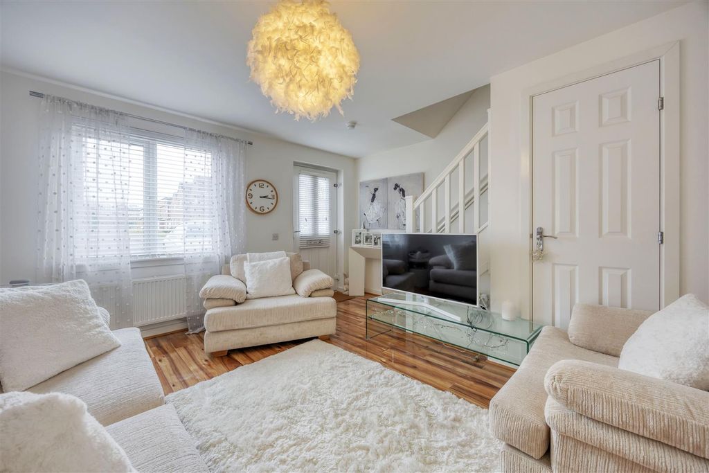 Property photo 2 of 15 10_Gartmill_Crescent_Moodiesburn_005.Jpeg