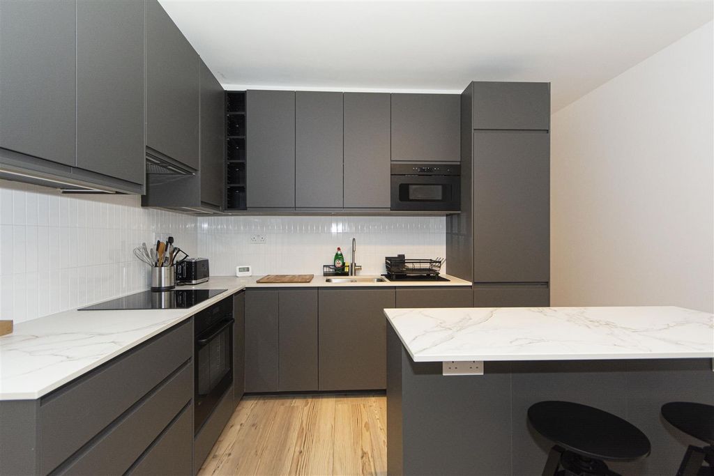 Property photo 3 of 12 Rosslyn House 2024 (11).Jpg