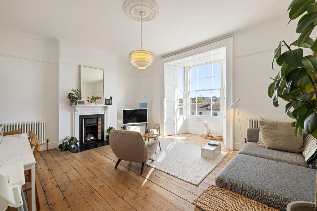 Property photo 3 of 22 Char7399.Jpg