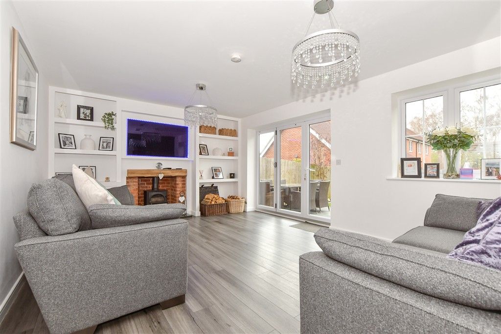 Property photo 3 of 16 Lounge