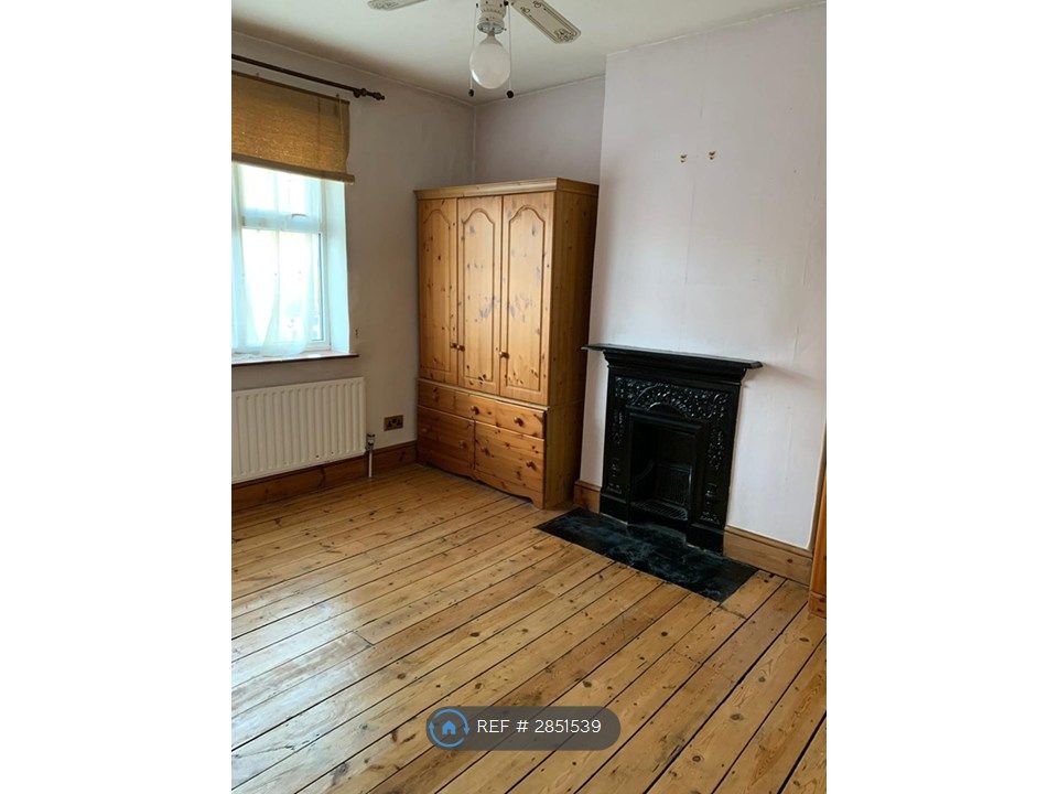 Property photo 2 of 11 Bedroom2