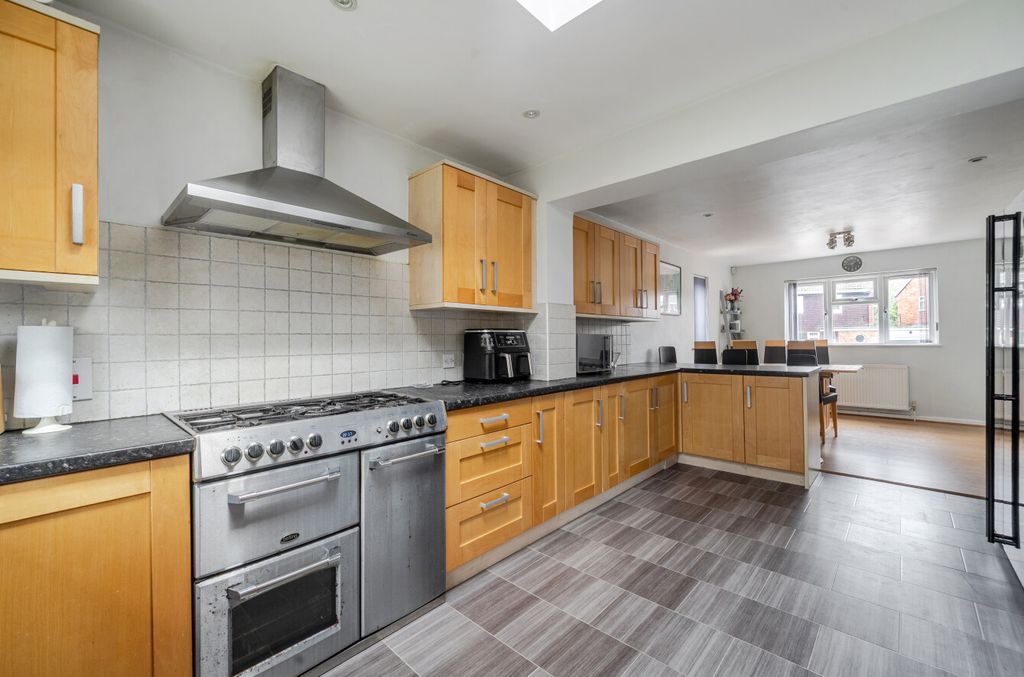 Property photo 3 of 19 1437706-12-69E776...