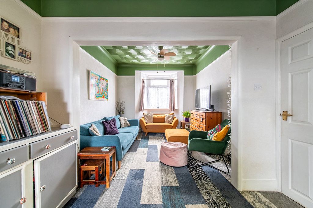 Property photo 2 of 20 Picture No. 17