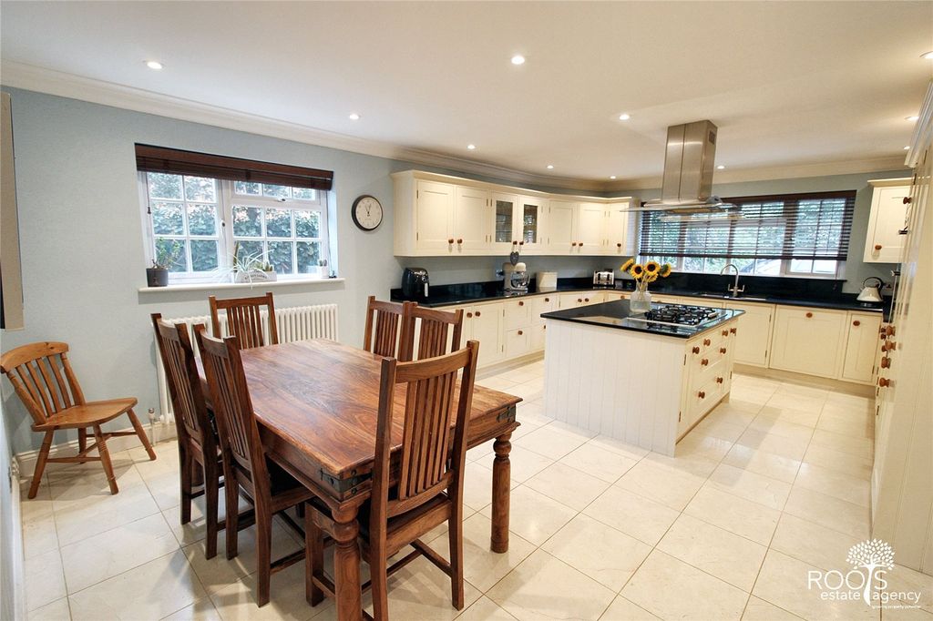 Property photo 3 of 17 Kitchen/Diner