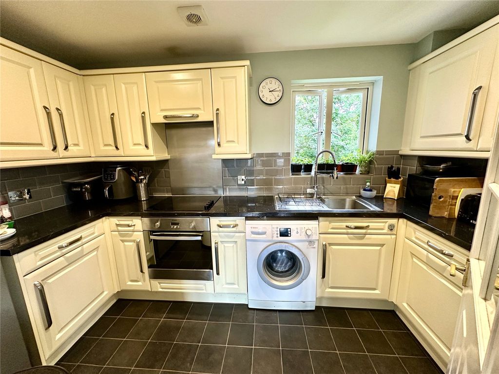 Property photo 2 of 14 Picture No. 32