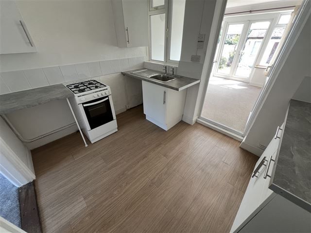 Property photo 3 of 12 Kitchen