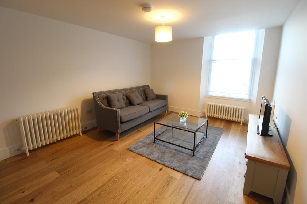 Property photo 2 of 12 Lounge 1