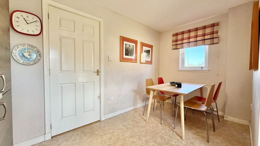 Property photo 2 of 27