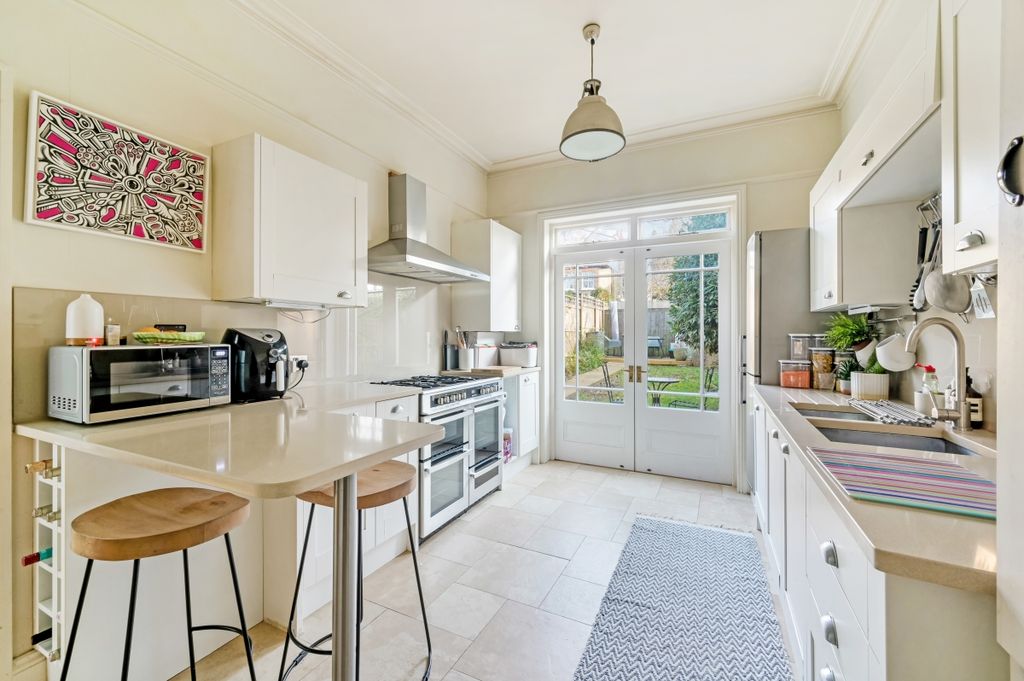 Property photo 2 of 15 Ruskin Walk, 75 (...