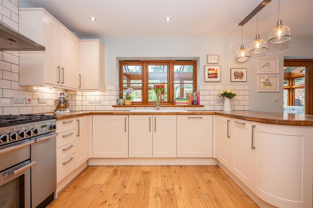 Property photo 3 of 29 9Meadowlane,Southrepps-21.Jpg