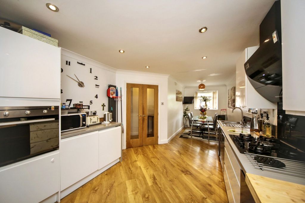 Property photo 2 of 22