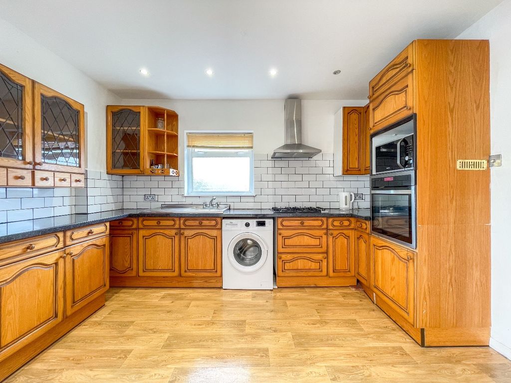 Property photo 2 of 13 4707742