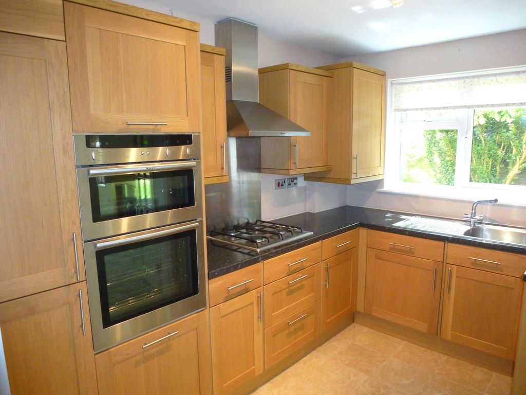 Property photo 2 of 5 Kitchen