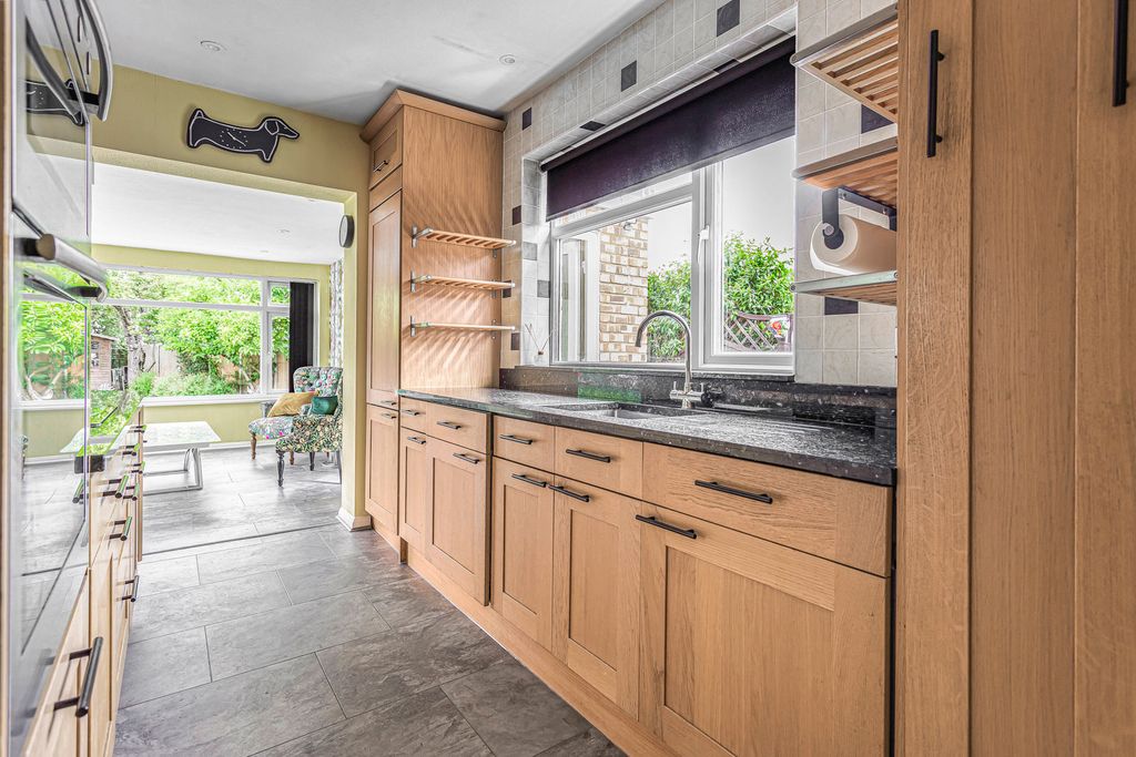 Property photo 3 of 26 Kitchen