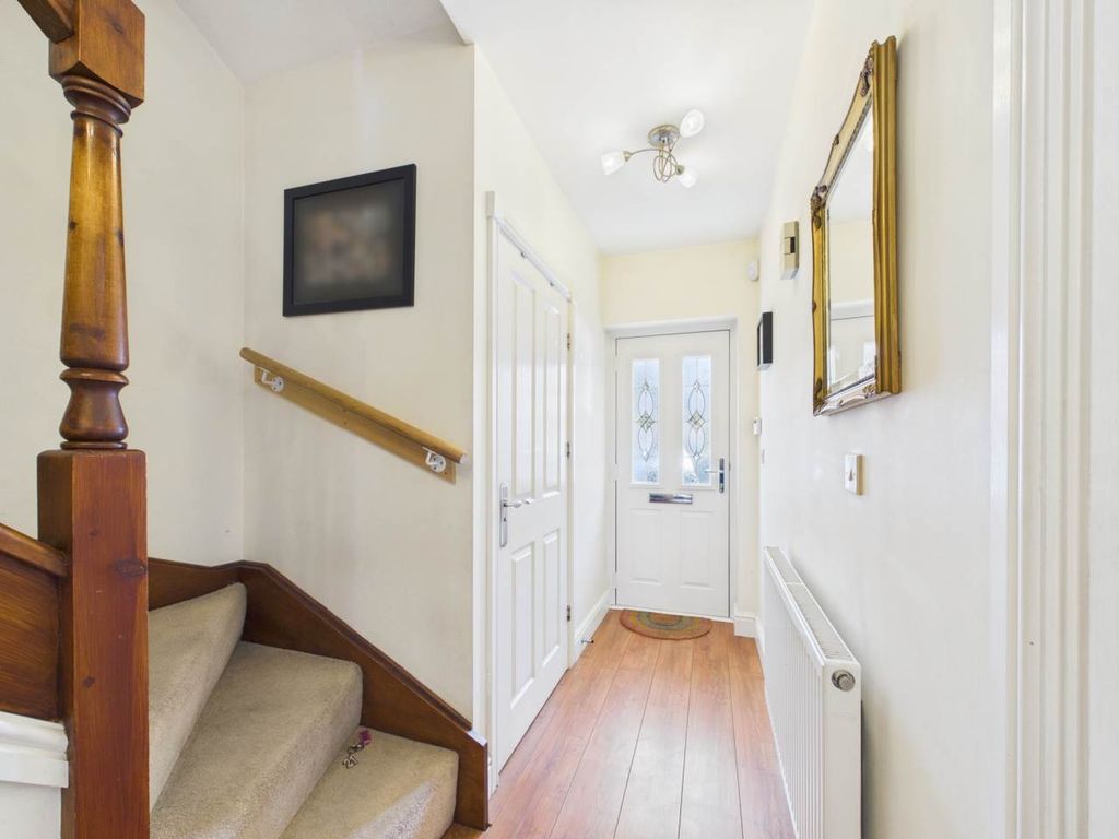 Property photo 2 of 16 Entrance Hall