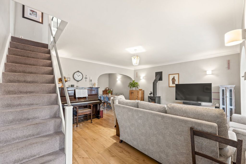 Property photo 2 of 33