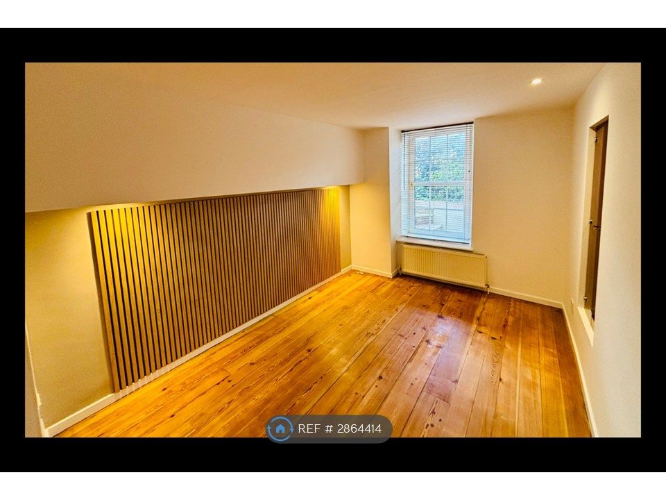 Property photo 3 of 8 Bedroom