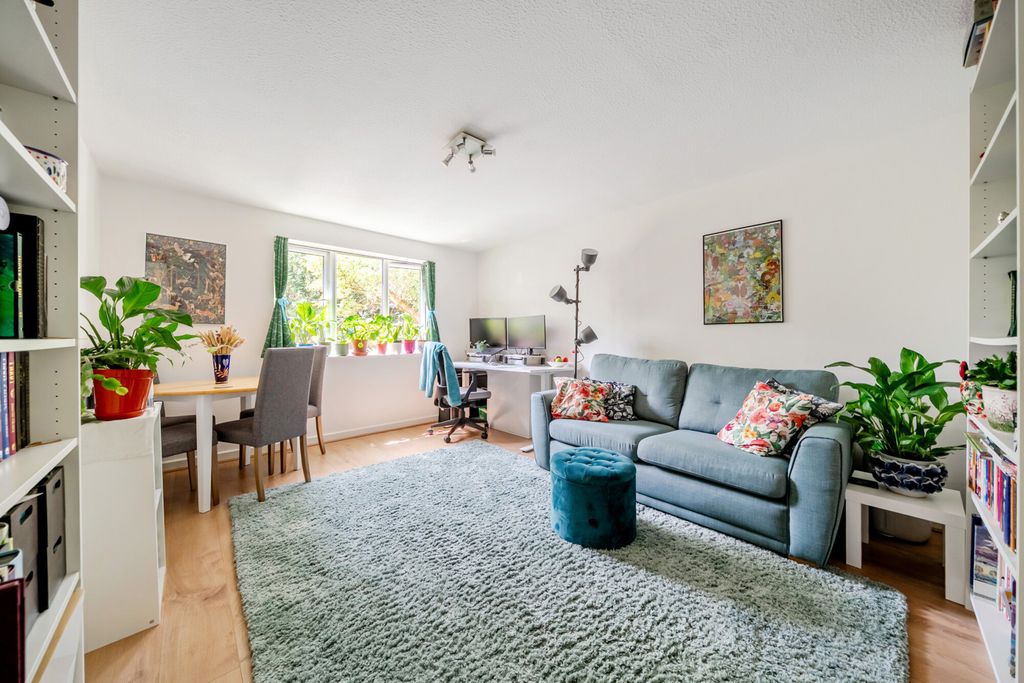 Property photo 2 of 11 1469672-7-6A1d829...