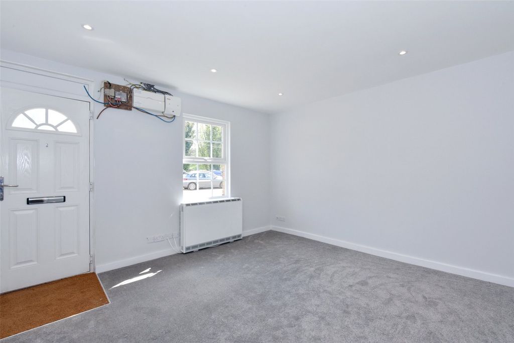 Property photo 3 of 9 Picture No. 06