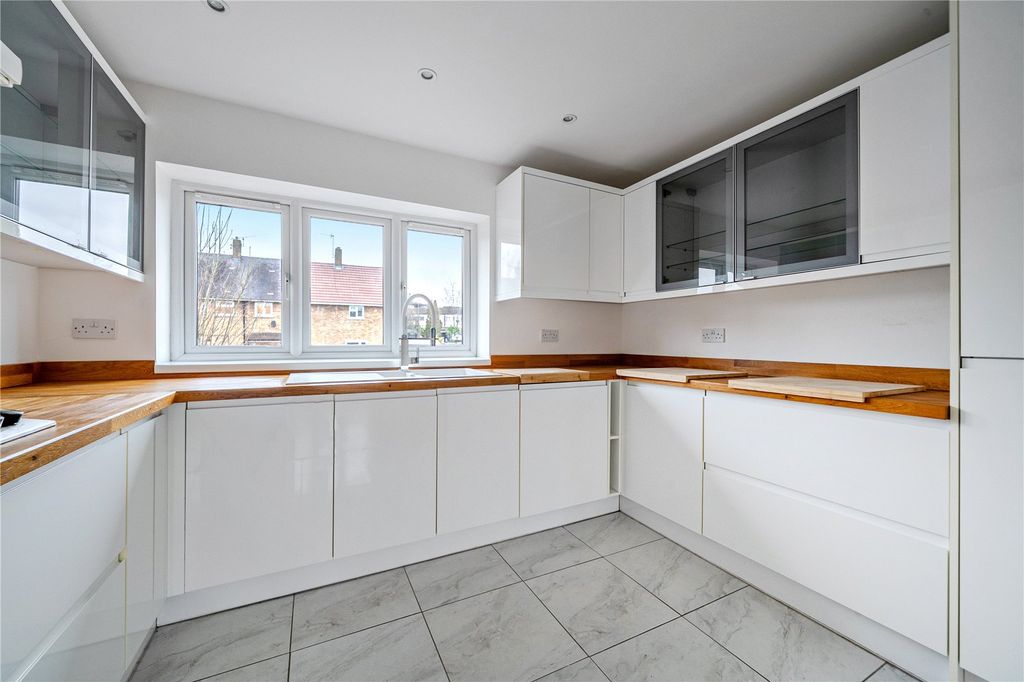 Property photo 2 of 27 Picture No. 10