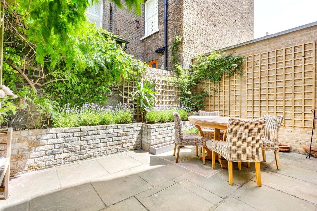 Property photo 1 of 7