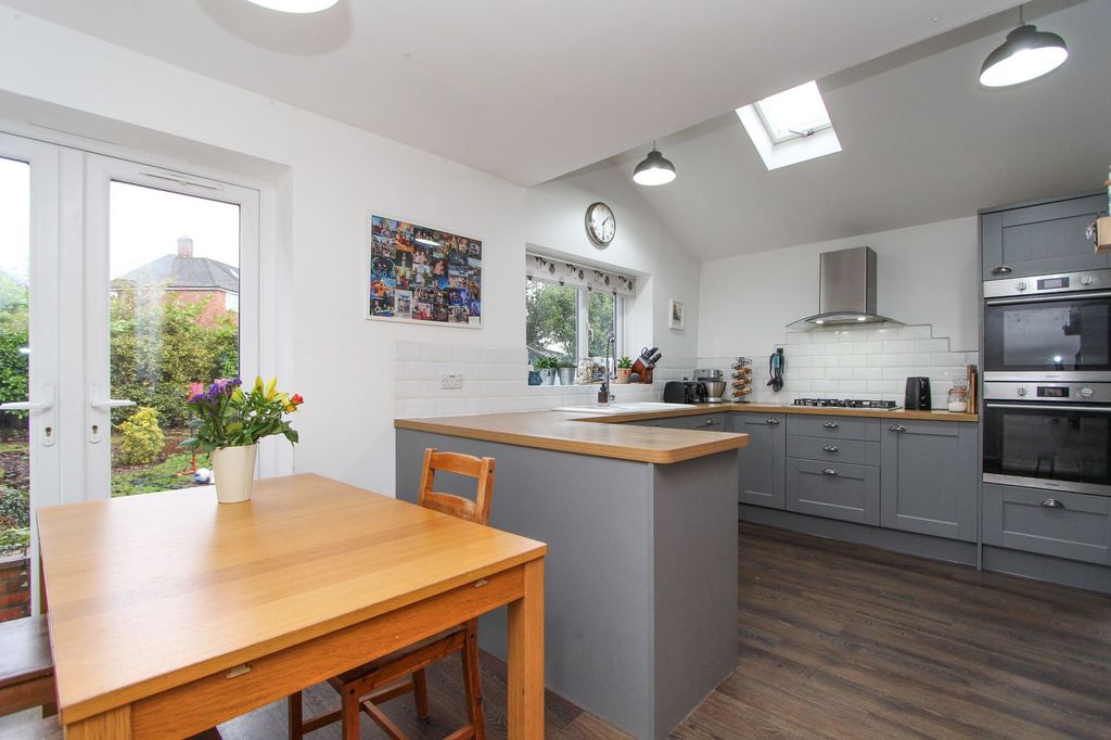 Property photo 2 of 32