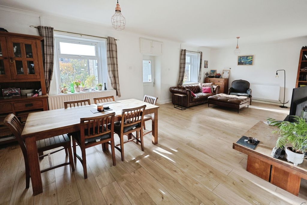 Property photo 3 of 18 Pbox-Img.Jpg