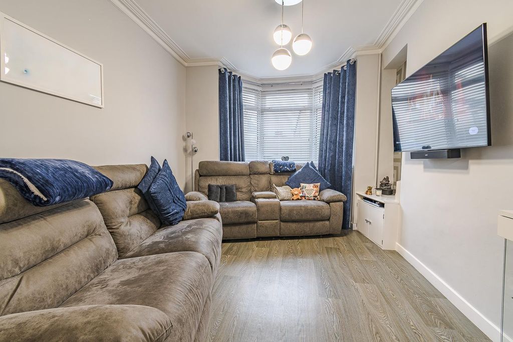 Property photo 2 of 18 Living Room