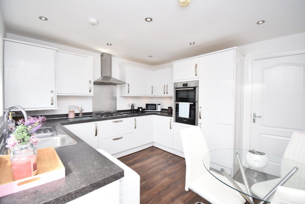 Property photo 2 of 32
