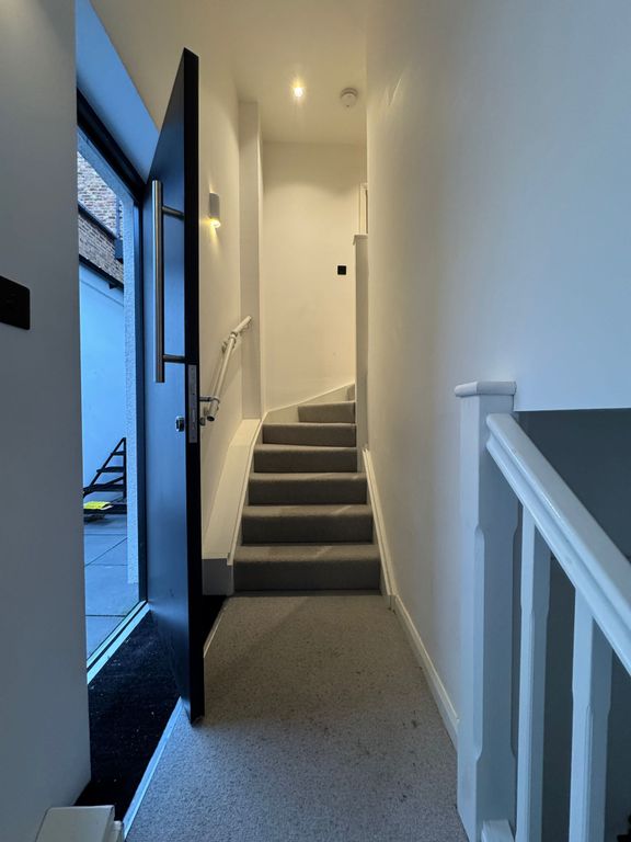 Property photo 1 of 9 Photo 9