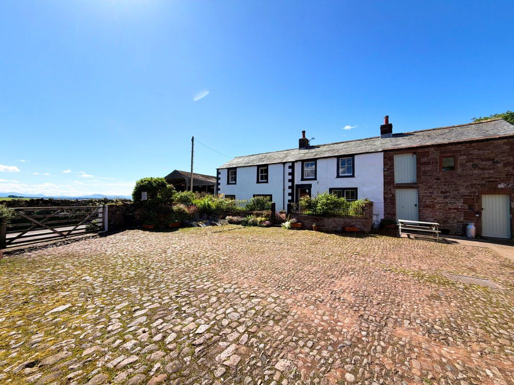 Property photo 3 of 34