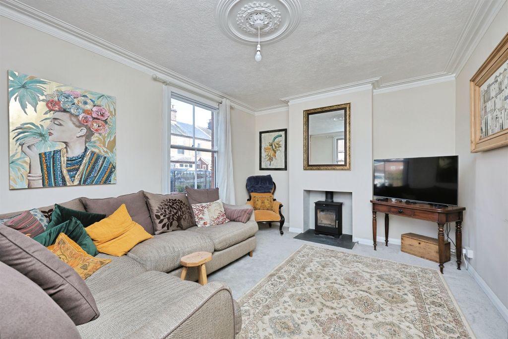 Property photo 2 of 27