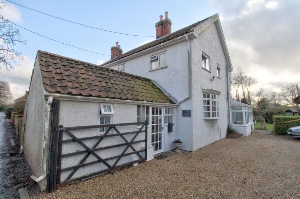 Property photo 1 of 22 Side