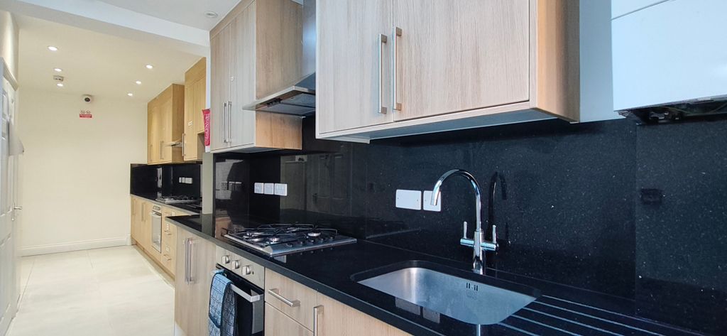 Property photo 2 of 16 Bedroom 1