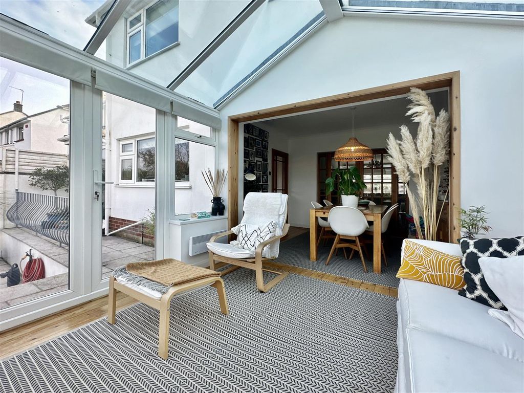 Property photo 1 of 20 Conservatory_.Jpg