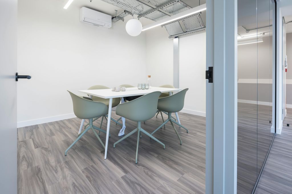 Property photo 3 of 8 Meeting Room