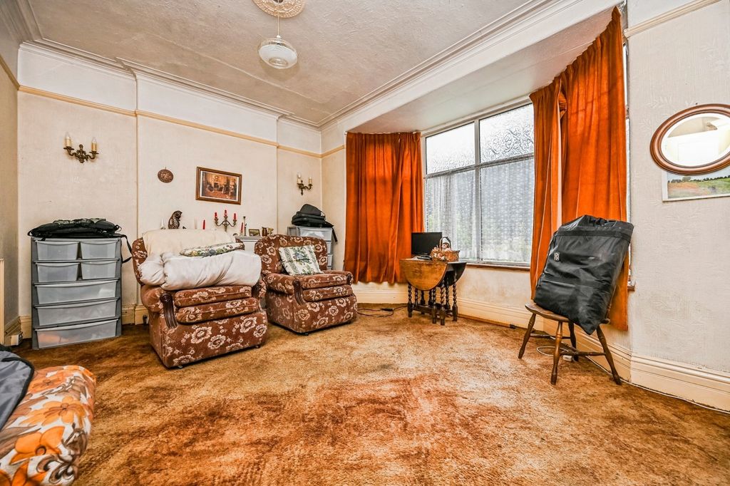 Property photo 2 of 17 Photo