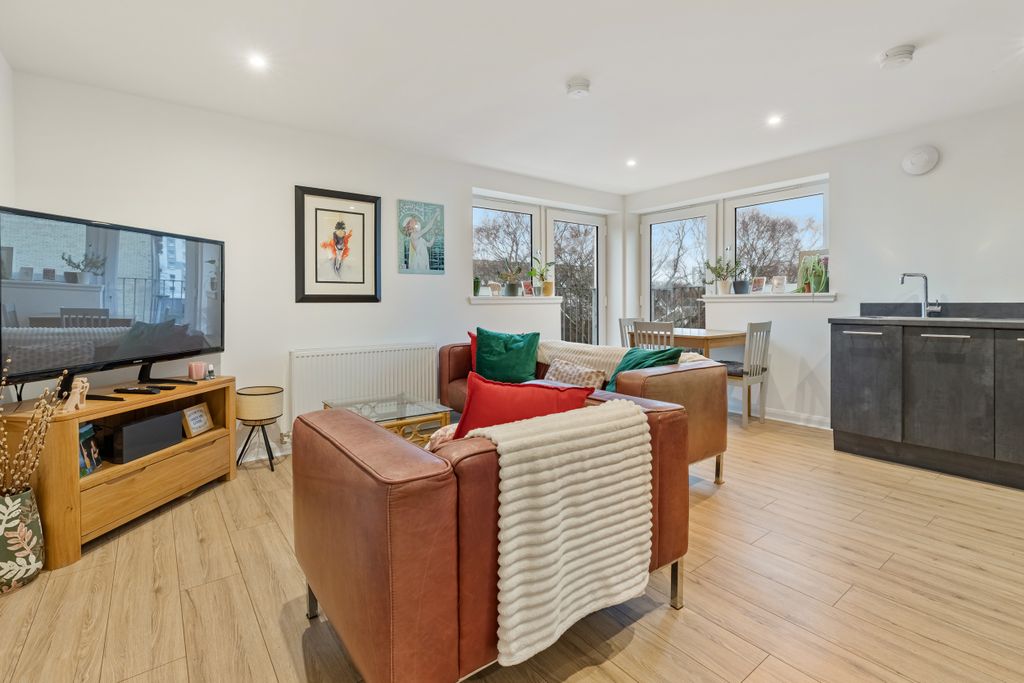 Property photo 2 of 32