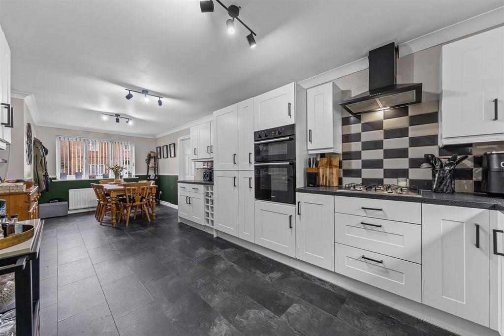 Property photo 3 of 32 Kitchen/Dining Room