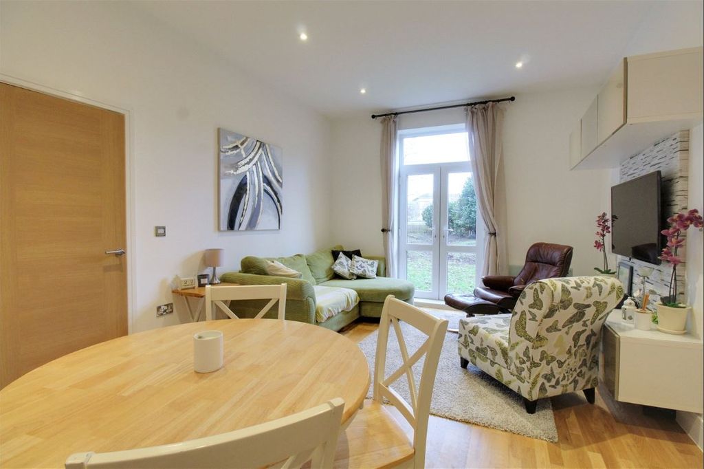 Property photo 3 of 9 5