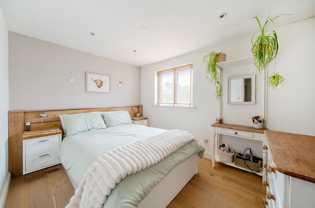 Property photo 2 of 11 1452034-7-69F2090...