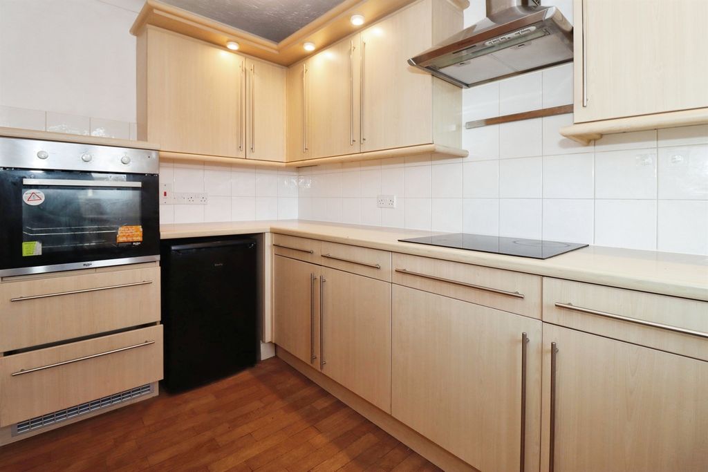 Property photo 2 of 16