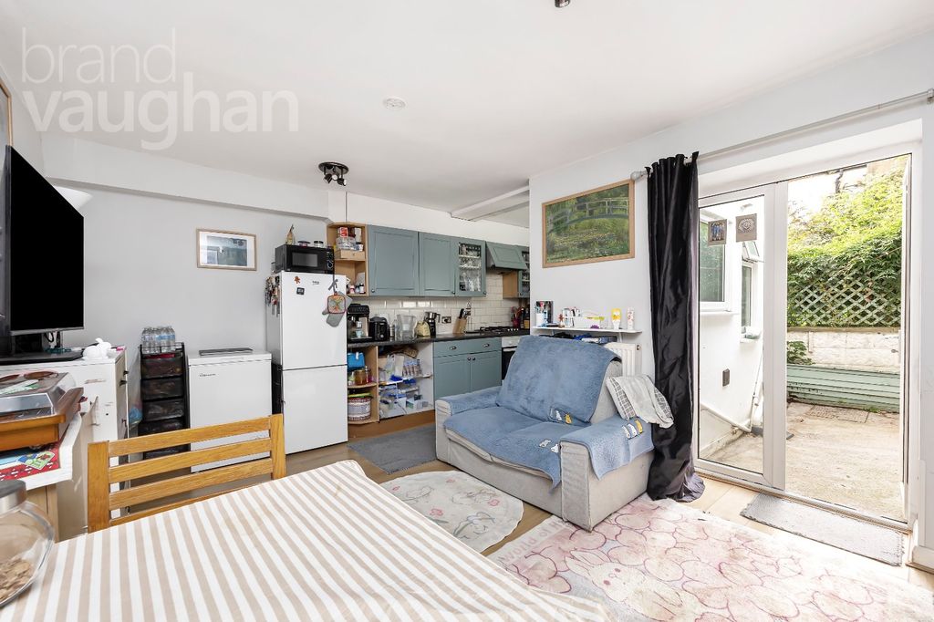 Property photo 2 of 16 Picture No. 23