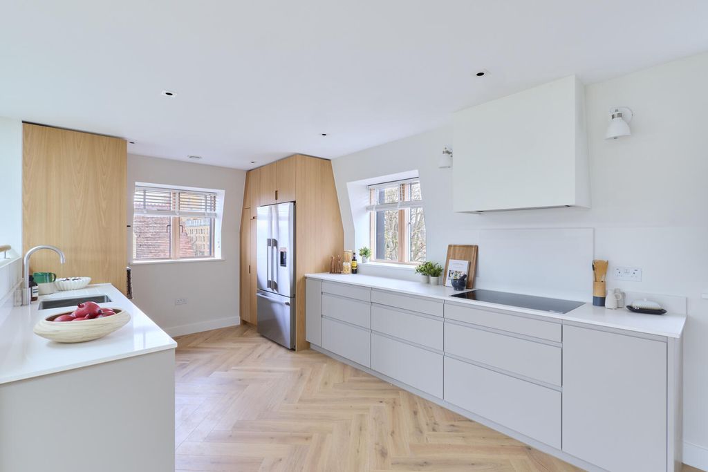 Property photo 3 of 23 Kitchen