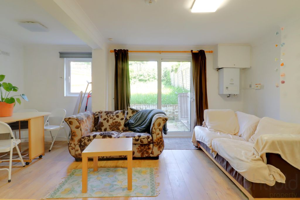 Property photo 3 of 12 Img_9698-Img_9700